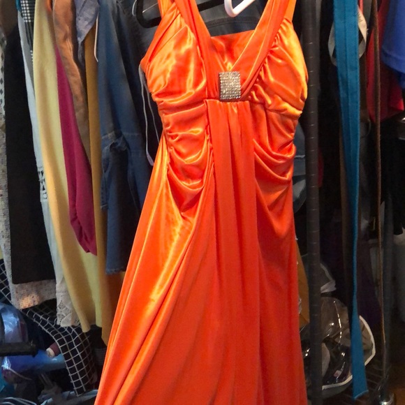 Dress - Picture 2 of 4